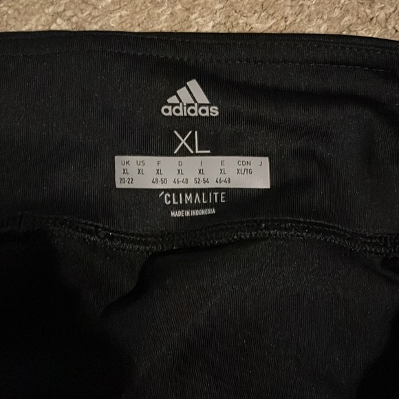 Adidas women’s Black Capri Leggings XL - Picture 3 of 3